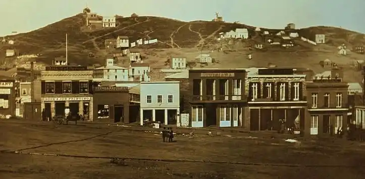 花园角广场(portsmouth square)被称为中国城的心脏,里面有很多石刻和