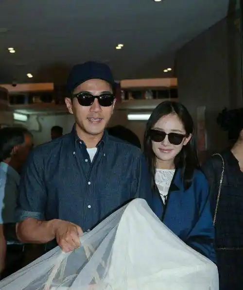 女明星孕肚对比:杨幂不显怀,刘诗诗会遮挡,看到唐艺昕的,怕不是快生了