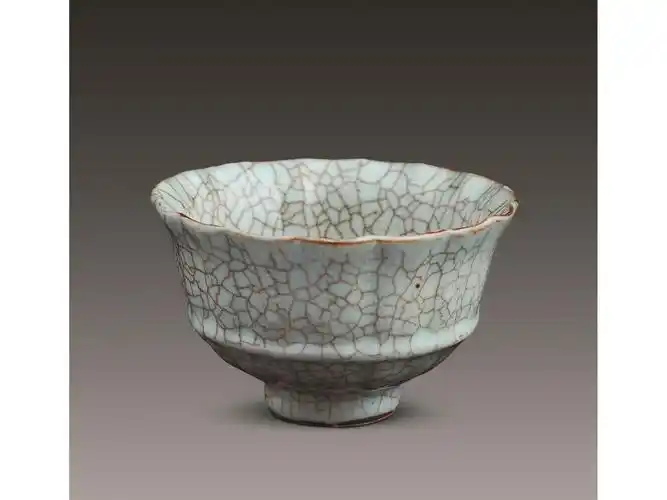 哥窑花口碗