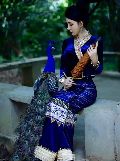 西双版纳傣装写真雀之蓝