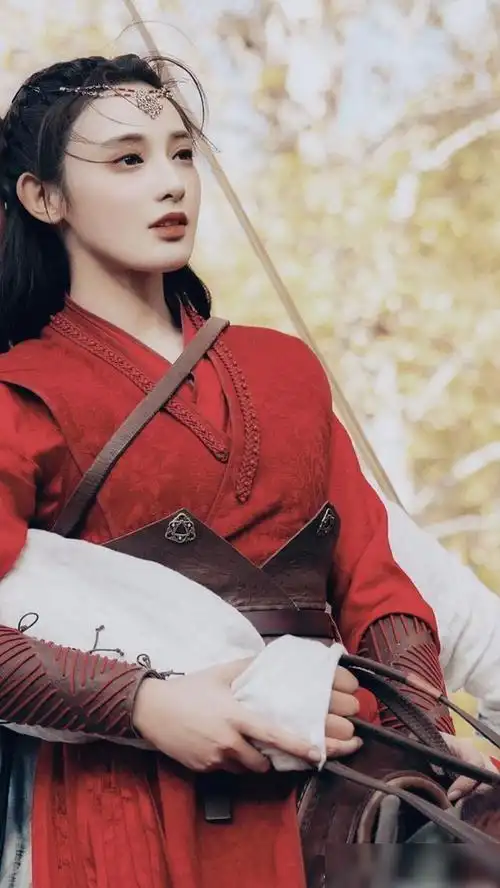 《东宫》"小枫"彭小苒红衣造型欣赏,每一张都是盛世美颜啊!