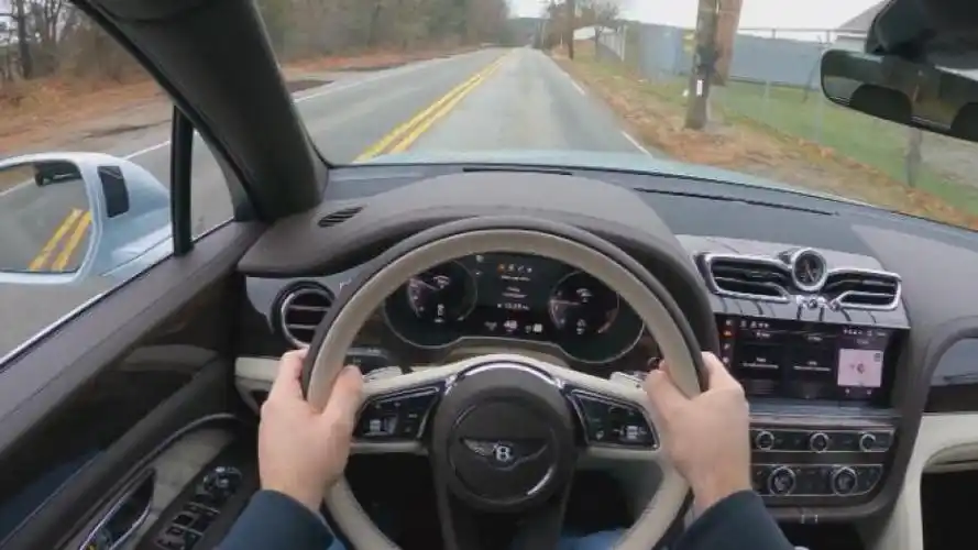 第一视角试驾宾利添越开车上路那刻才知道啥叫豪车