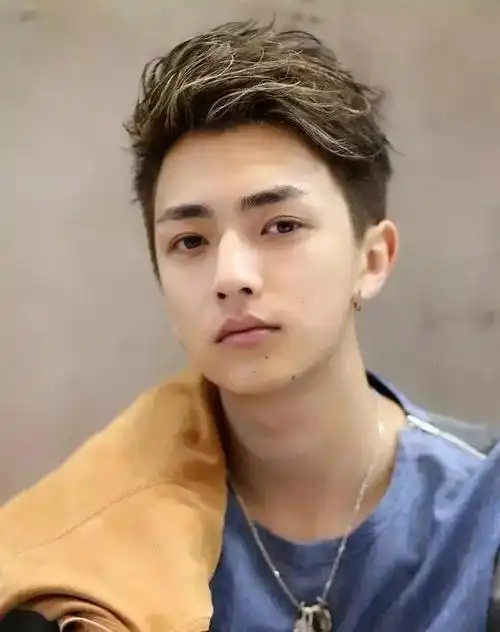 帅哥和男神的差别只有一款发型而已!不信往下看吧!