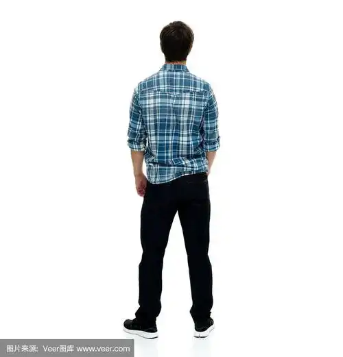 背影随意男人站立