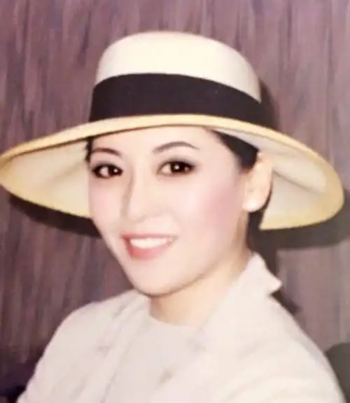 向太年轻时真漂亮和当红女星同框都不输难怪向华强爱不释手