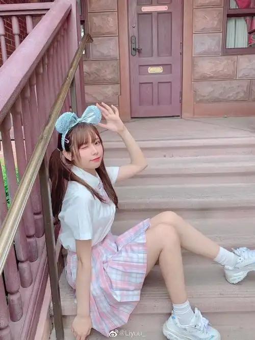 jk制服双马尾小姐姐投五焦拒白嫖