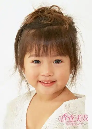 梳可爱小女孩的发型小女孩长发梳各种发型4