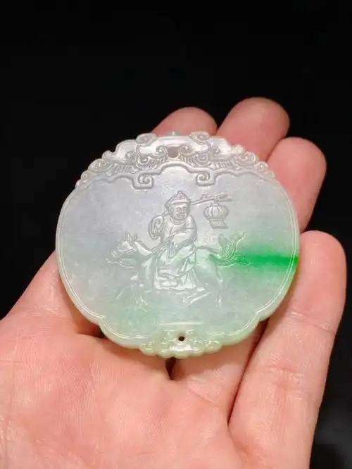 清中期老坑翡翠飘绿吉星高照人物玉牌