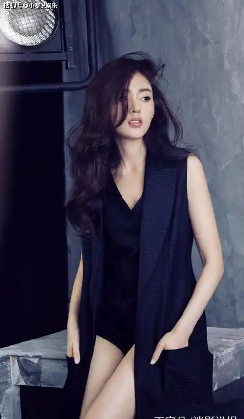 张天爱晒自拍照狂撩粉丝,身穿吊带衫简直美炸,微微一笑超迷人_作品