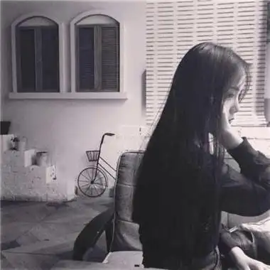 女生侧面黑白伤感长发头像2022最新我只是想要一颗不背叛的心