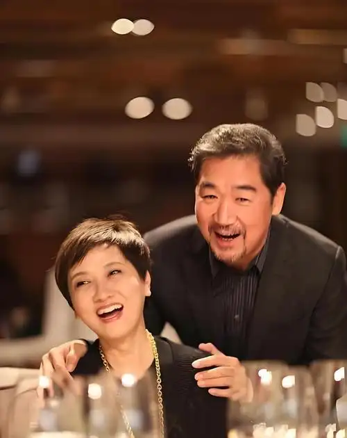 万万没想到,65岁"丁克"了一辈子的邓婕,最终成了人生赢家