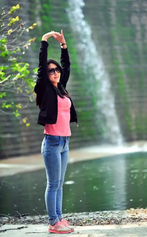 曝光补偿:                   相机: 尼康 d700(单机) 查看原图