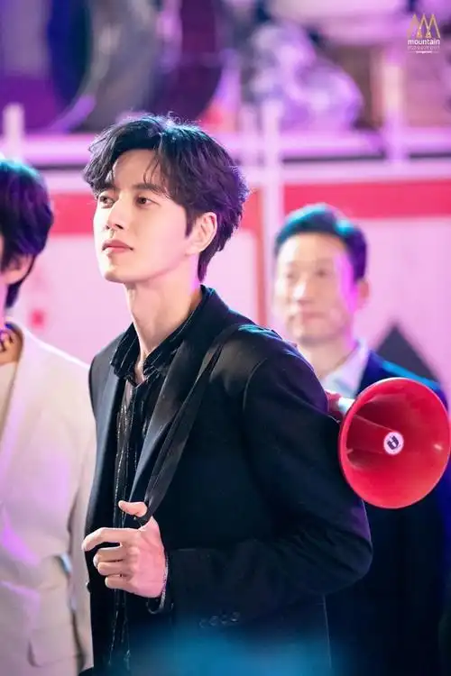 朴海镇怎么这么帅!