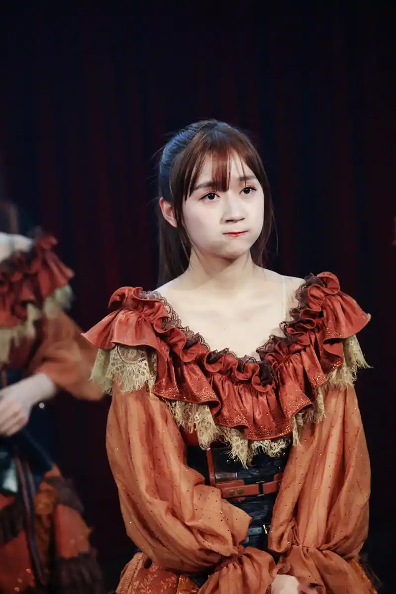 【snh48-蒋舒婷- 生日公演返图】学校里的"高冷范儿",嘉兴路的"乖小孩