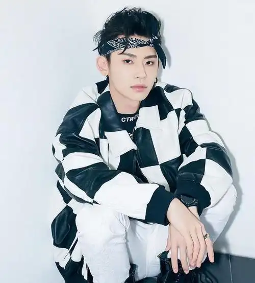 拒绝千篇一律的基础款小鬼王琳凯给你演示slay全场的穿搭