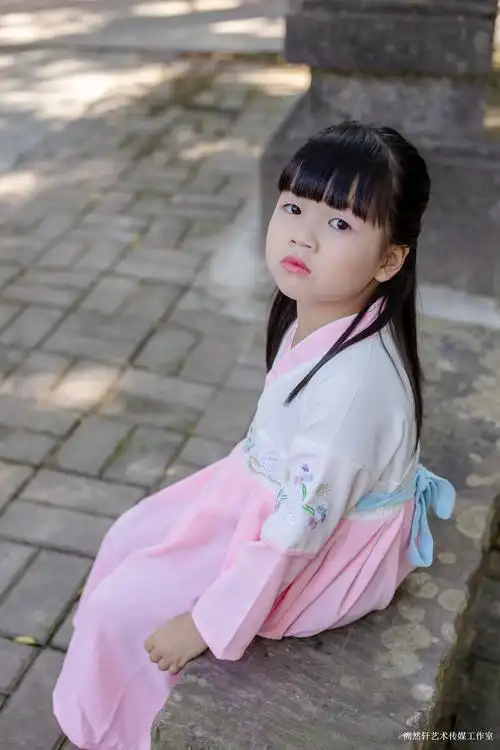 古装汉服小女孩