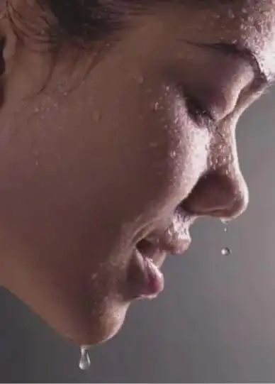 郑秀文晒一脸汗珠运动照出汗多减肥才有效吗