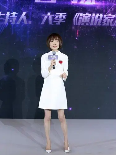 陈鲁豫胖10斤挑战超短裙网友大腿和我胳膊一样细