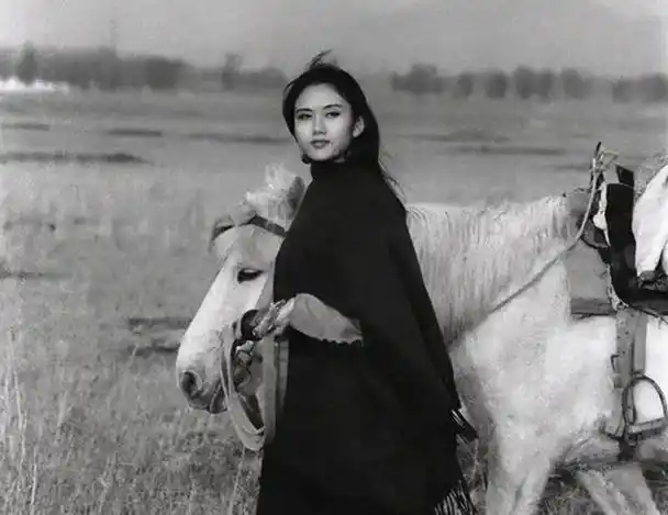 杨丽萍对自己的体重要求非常严格,一直努力保持在90斤左右.