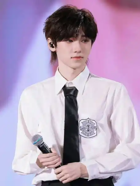 未闻花名哭死#亚轩带着哭腔讲话我真的受不了@时代少年团-宋亚轩"