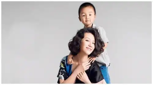 痴恋大17岁导演无果,低调嫁富商,刘琳:一切都是最好的安排|刘琳|张黎