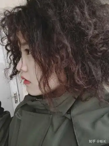 还有就是烫爆炸头是很疼很疼很疼的!