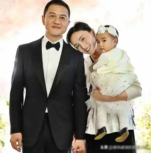 十年后,再看李亚鹏妻子的现状,再看她与王菲谁更聪明