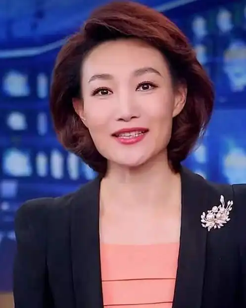 原创央视美女大聚会!李梓萌罕见放飞自我卖萌超可爱,春妮颜值成焦点