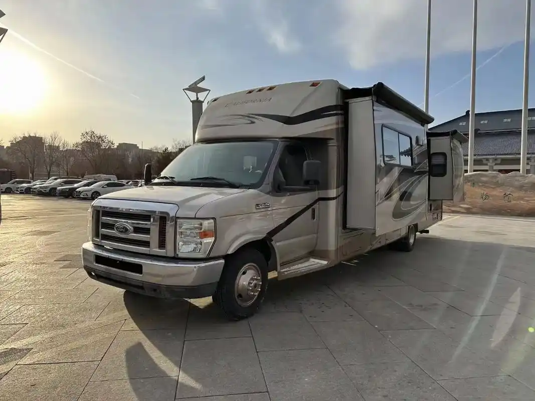 全国就一台没有报废年限的福特e450房车 13年福特e450 - 抖音