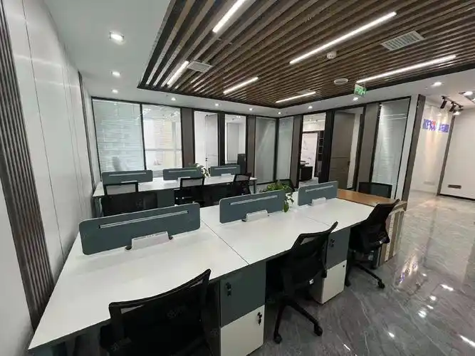 4个独立办公室!