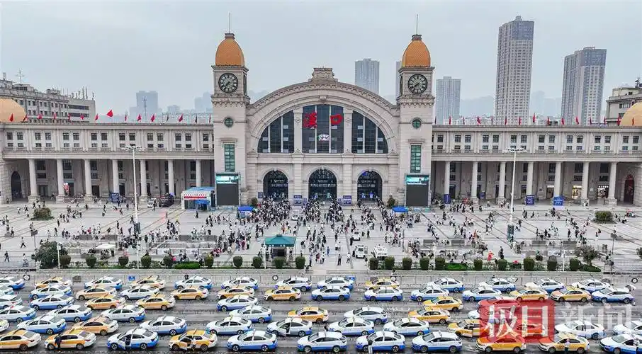 假期首日武汉火车站刷新客流纪录,高铁发车密度堪比地铁_旅客_铁路_方