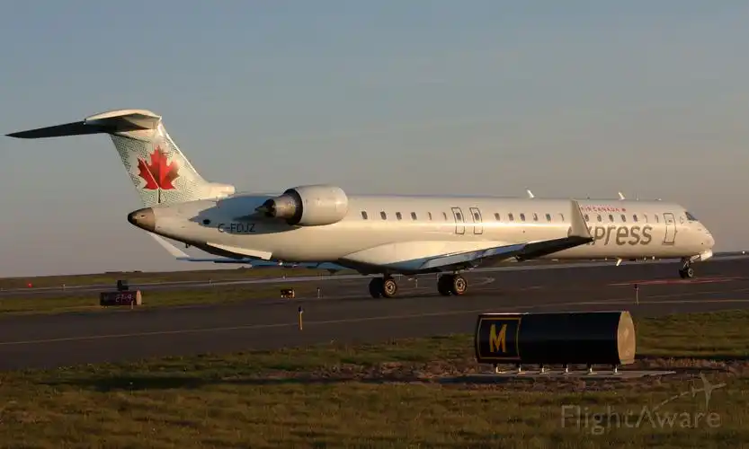 jza canadair regional jet (c-fdjz) 照片
