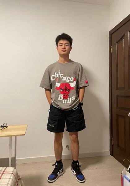 喜欢电影,有天赋自我介绍42鞋码80-70-95三围60kg体重175cm身高形象