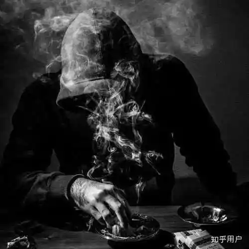 成熟男吸烟头像 - 黑白女生头像!