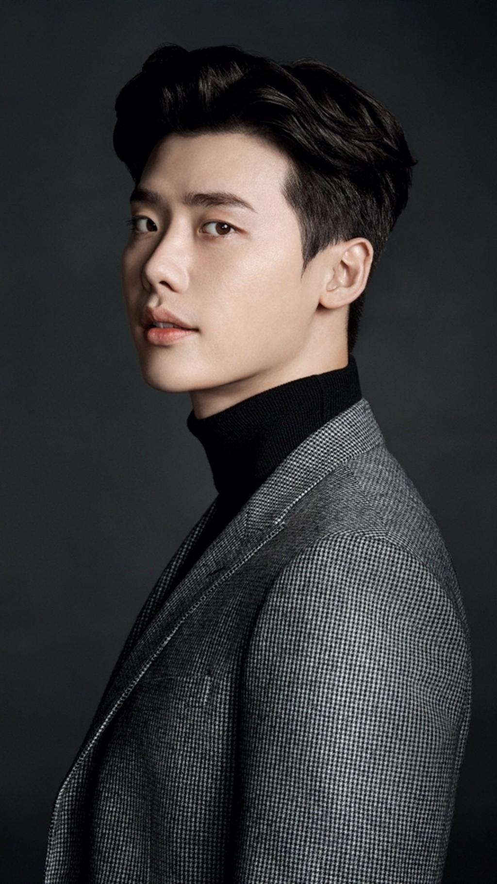 李钟硕帅气黑色系写真