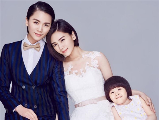 曹曦文一家三口照片前夫是谁资料背景 揭陈思成为何抛弃曹曦文