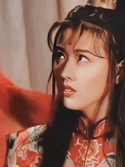 就周芷若这个角色来说,周海媚的扮相丝毫不输高圆圆