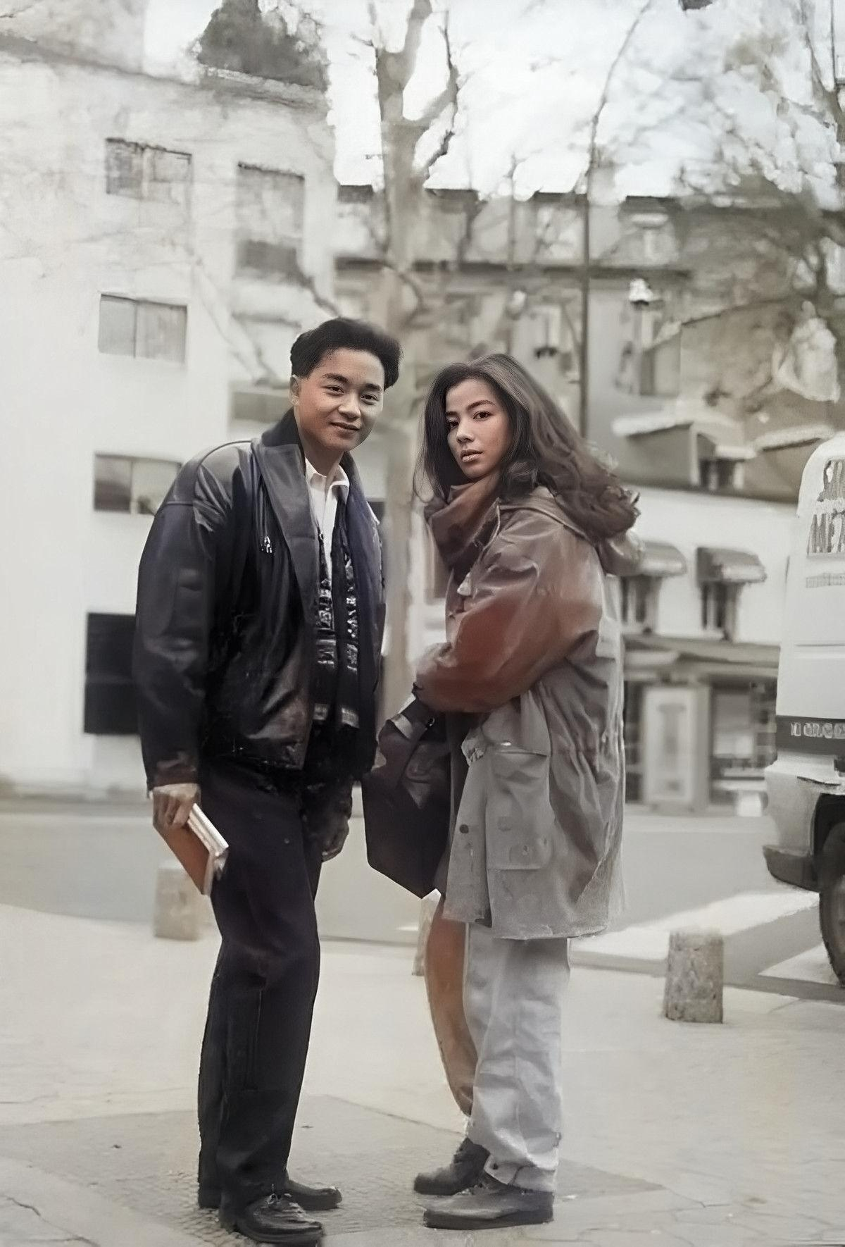 照片中的钟楚红性感迷人.张国荣英俊潇洒,都很年轻!   #动态创作侣