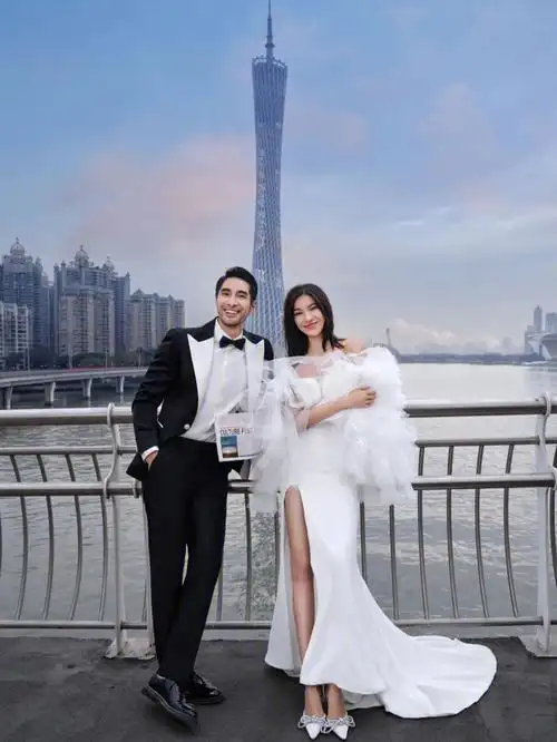 莎莎大叔婚纱照潮酷和甜美哪组更好看