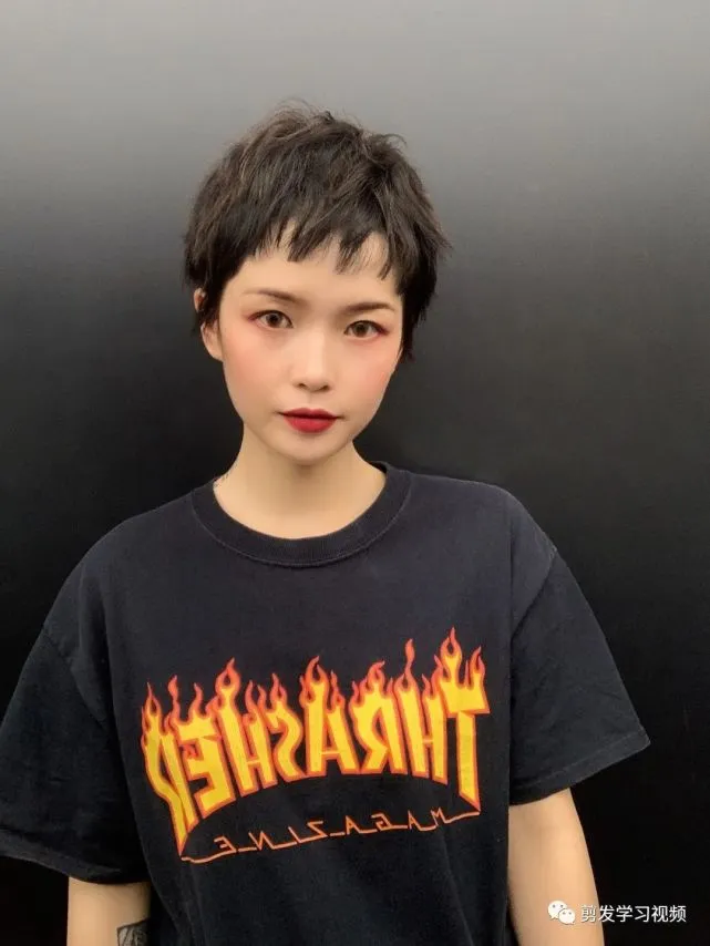 2021巨火网红超a超短发定型烫