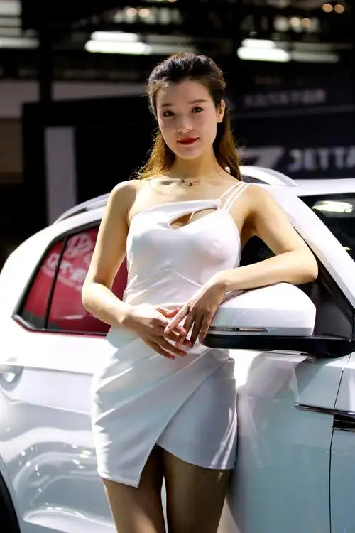 风姿卓越,倾国倾城:2020西安第十五届国际车展香车美女随拍