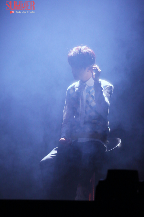 麻麻,这里有个神仙哥哥在唱歌?