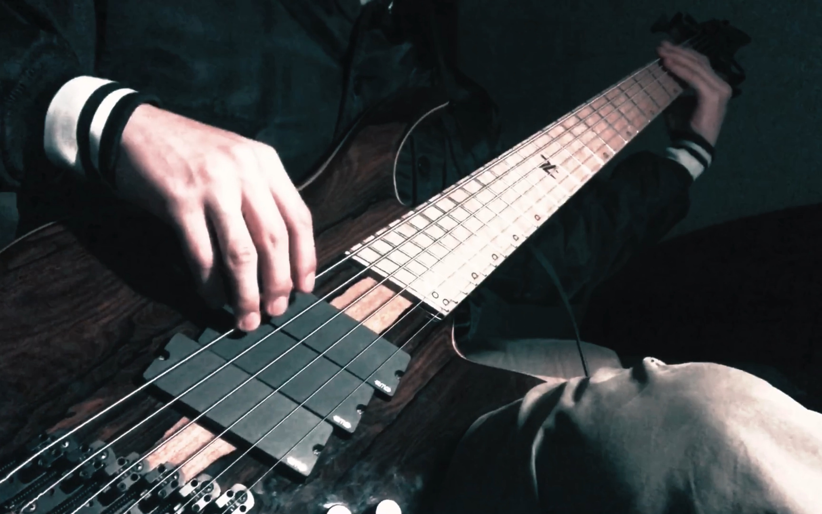 【贝斯翻弹】震惊,某男子竟把吉他当贝斯弹 shokran-interlude贝斯翻