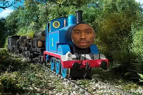 沙雕网友们觉得这张入狱照莫名喜感,于是纷纷开始了p图 比如这样