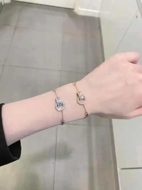 快来#swarovski  #跳动的心  #首饰就要blingbling  #施华洛世奇手链