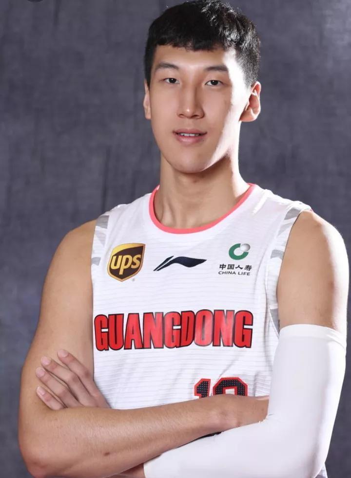 大前锋1999年8月20日出生:河北秦皇岛体重: 109kg身高: 206cm杜润旺