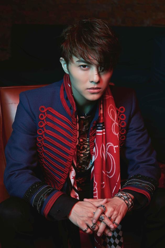 王子邱胜翊自嘲角色多是面瘫男其实私下很爱玩闹