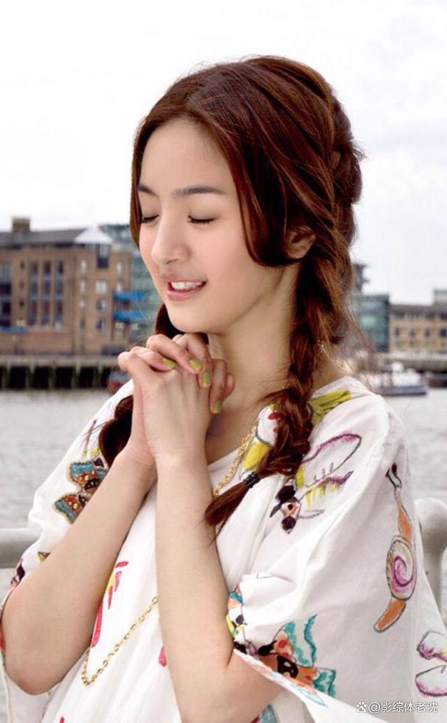 林依晨,青春偶像剧女王,02年出道的她第一部作品《18岁的约定》就获得