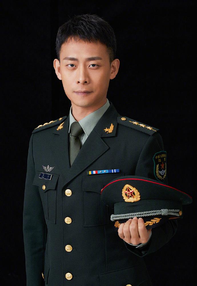 原创48位男明星军装照肖战王一博龚俊帅气鹿晗千玺陈晓沙溢意外他才是