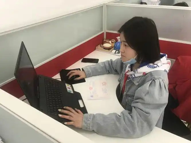 嘉兴实习学生王雪影处理会计帐务工作中